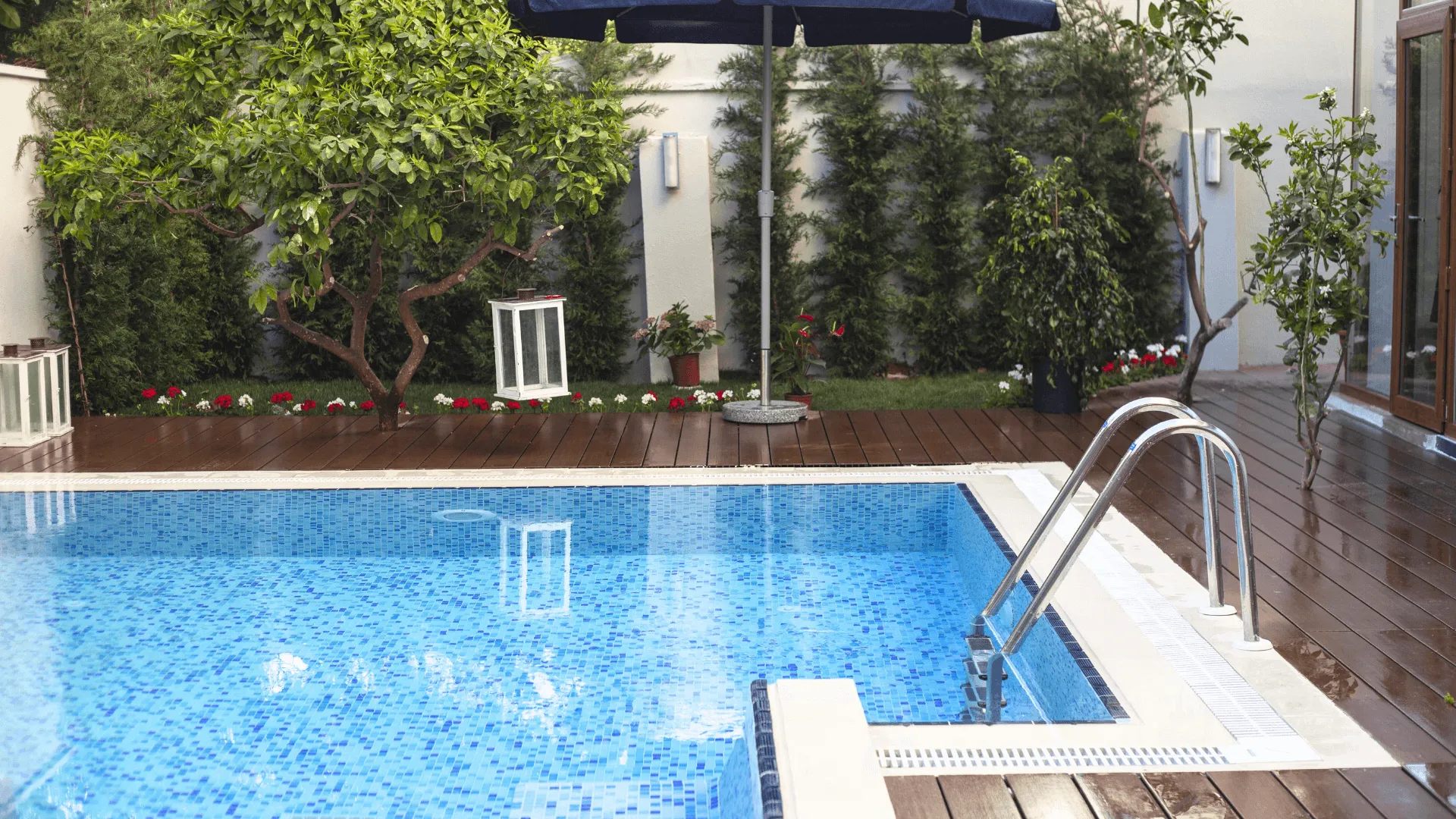 pool shapes for small backyard